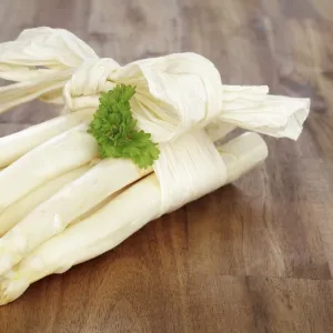 Fresh unpeeled white asparagus