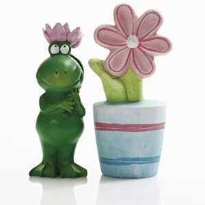 Frog figure with artificial flower pot