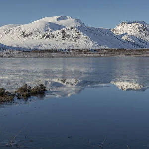 Frozen Loch Glascarnoch