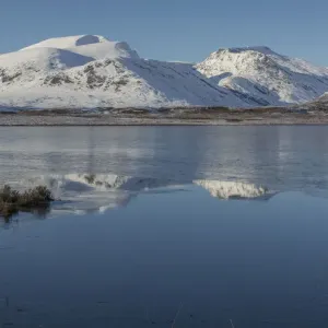 Frozen Loch Glascarnoch