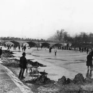 Print of Skaters on the Serpentine, Hyde Park, London in Winter Print of Skaters on the Serpentine, Hyde Park, London in Winter