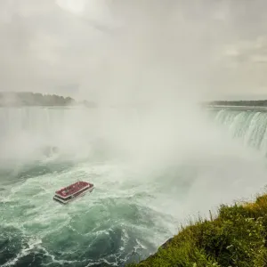 Una vista generale di Niagara Falls, cataratta canadese a forma di ferro da cavallo. Una vista generale di Niagara Falls, cataratta canadese a forma di ferro da cavallo.