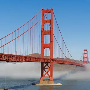 Golden-Gate-Bridge mit Nebel in San-Francisco Kalifornien Golden-Gate-Bridge mit Nebel in San-Francisco Kalifornien