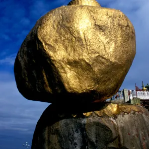 Incredible Rock Formations Photographic Print Collection: Kyaiktiyo Pagoda (Golden Rock) Myanmar