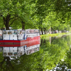 Grand Canal in Dublin City, Ireland Grand Canal in Dublin City, Ireland