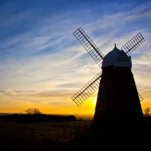 Windmühle von Halnake am Sonnenuntergang