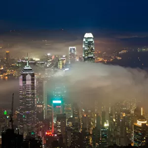 Hongkong fog at night