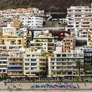 Hotels and apartments with a beach section, Los Cristianos, Tenerife, Canary Islands, Spain