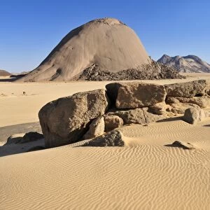 Huge granite dome at Tehenadou, Adrar nAhnet, Algeria, Sahara, North Africa