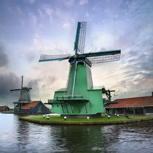Ikonische Windmühlen am Zaanse Schans in Amsterdam