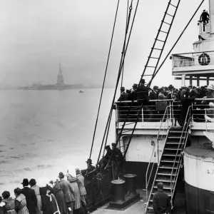 Immigrants Approaching Statue of Liberty Print Immigrants Approaching Statue of Liberty Print