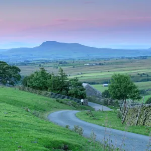 Ingleborough & Penyghent mountains vista