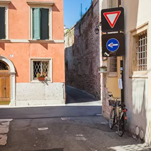 Intersection of narrow streets in Verona