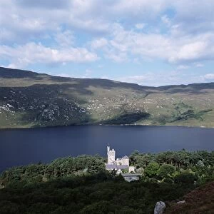 Ireland, County Donegal, Glenveagh Castle and Lough Veagh