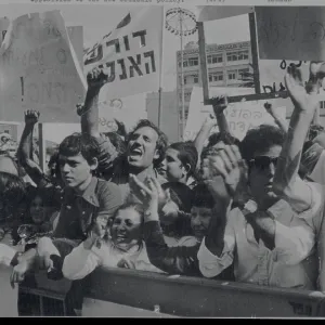 Images Dated 1977 November: 3 Nov 1977