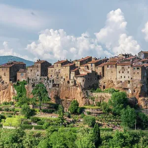Italian medieval city at sunset, Pitigliano in the province of Grosseto in southern Tuscany, Italy Italian medieval city at sunset, Pitigliano in the province of Grosseto in southern Tuscany, Italy
