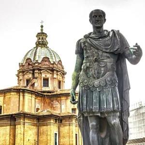Italia, Roma, Estatua de Julio César. Italia, Roma, Estatua de Julio César.