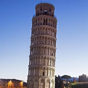 Italy, Tuscany, Pisa, Leaning Tower of Pisa at dusk