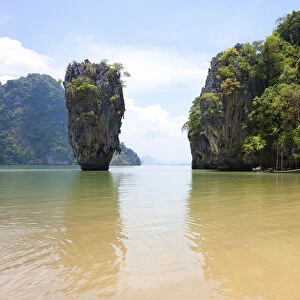 James Bond rocks in the Phnag Nga Bay, Thailand, Asia