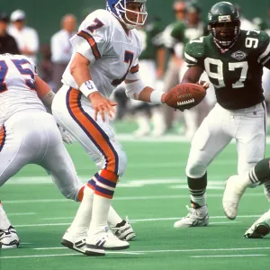 John Elway Directs The Denver Offense John Elway Directs The Denver Offense