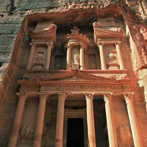 Khazne al-Firaun, Pharaohs treasure house, a mausoleum carved out of the rock by the Nabataeans in the ancient city of Petra, Unesco World Heritage Site, Jordan