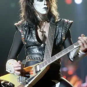 Kiss Performing Kiss Performing