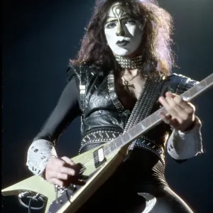Kiss Performing Kiss Performing