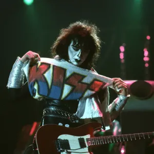 Kiss Performing Kiss Performing