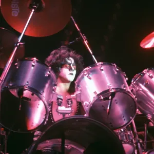 Kiss Performing Kiss Performing