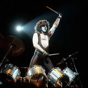 Kiss Performing Kiss Performing