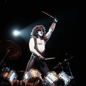 Kiss Performing Kiss Performing