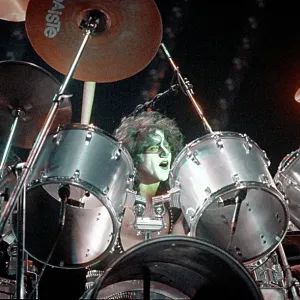 Kiss Performing Kiss Performing