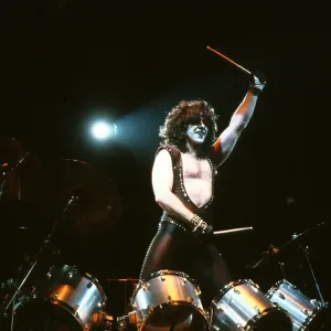 Kiss Performing Kiss Performing