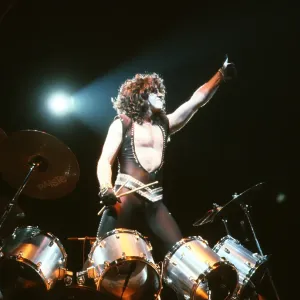 Kiss Performing Kiss Performing
