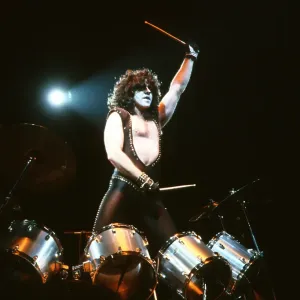 Kiss Performing Kiss Performing