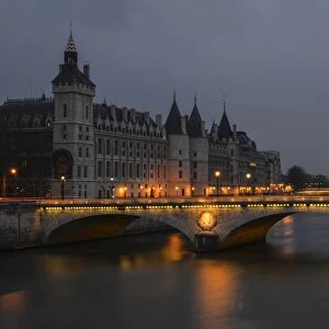 La Conciergerie at dusk, Paris, Ile-de-France, France
