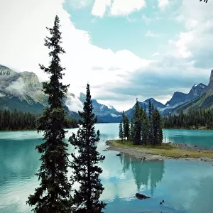 Banff National Park, Canada Jigsaw Puzzle Collection: Lake Louise View, Banff National Park