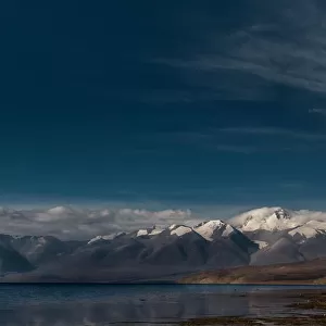 Lake Manosarovar with Himalayas background