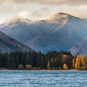 Lake Wanaka in autumn season, New Zealand