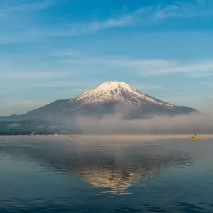 Lake Yamanaka Spring scenery