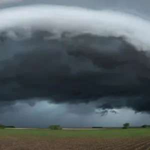 Large thunderstorm shelf cloud races over Minnesota, USA Large thunderstorm shelf cloud races over Minnesota, USA