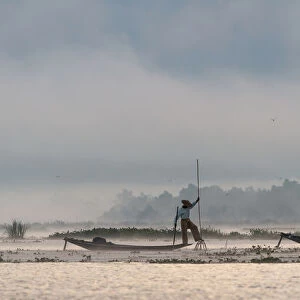 Life of fishermen at Inle lake