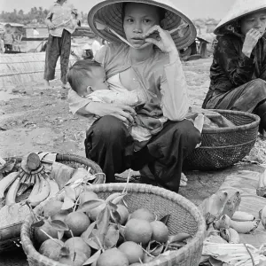 Life Along The Saigon River Life Along The Saigon River