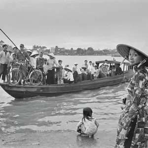 Life Along The Saigon River Life Along The Saigon River