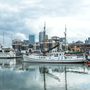 Limehouse Basin Marina Print - Luxury Apartments and Yachts Limehouse Basin Marina Print - Luxury Apartments and Yachts