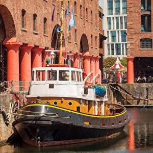 Liverpool, Albert Dock and ship