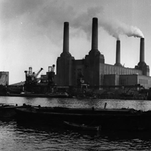 Art Deco Collection: Iconic Art Deco Battersea Power Station