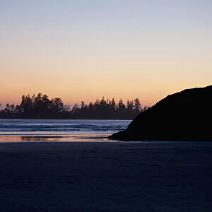 Long Beach At Sunset A Surfers Paradise In Pacific Rim National Park Near Tofino