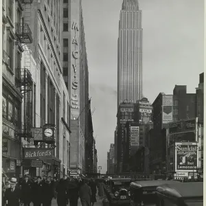 Looking East on 34th Street from opposite Penn Station Looking East on 34th Street from opposite Penn Station