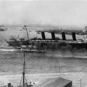 Hulton Archive Photographic Print Collection: RMS Lusitania